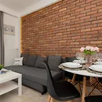Apartamento Rondo Wiatraczna With Parking By Renters Varsóvia