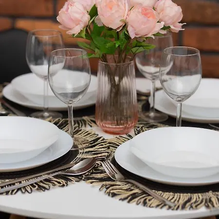 Rondo Wiatraczna With Parking By Renters