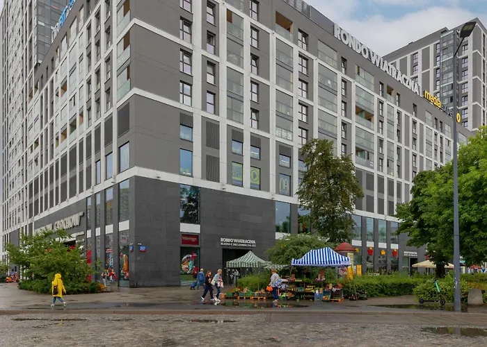 Rondo Wiatraczna With Parking By Renters *