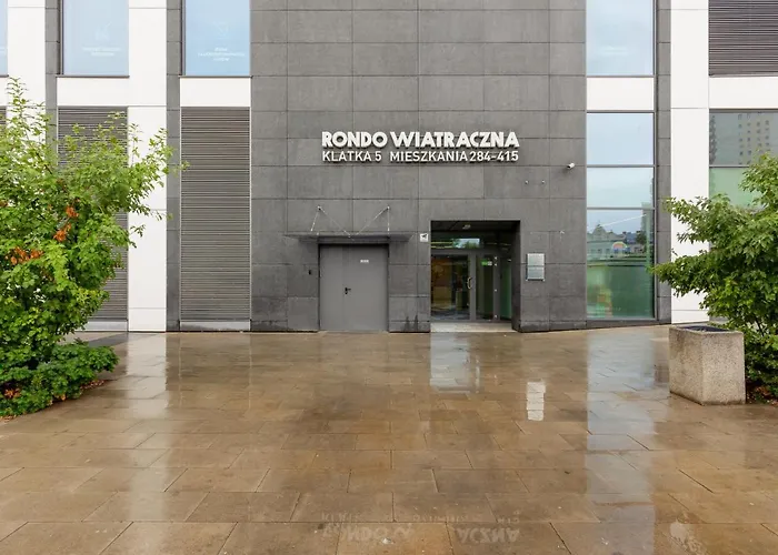 Rondo Wiatraczna With Parking By Renters * Warszawa